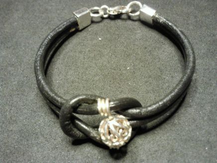 Maritimt armbånd i læder med sølvperle